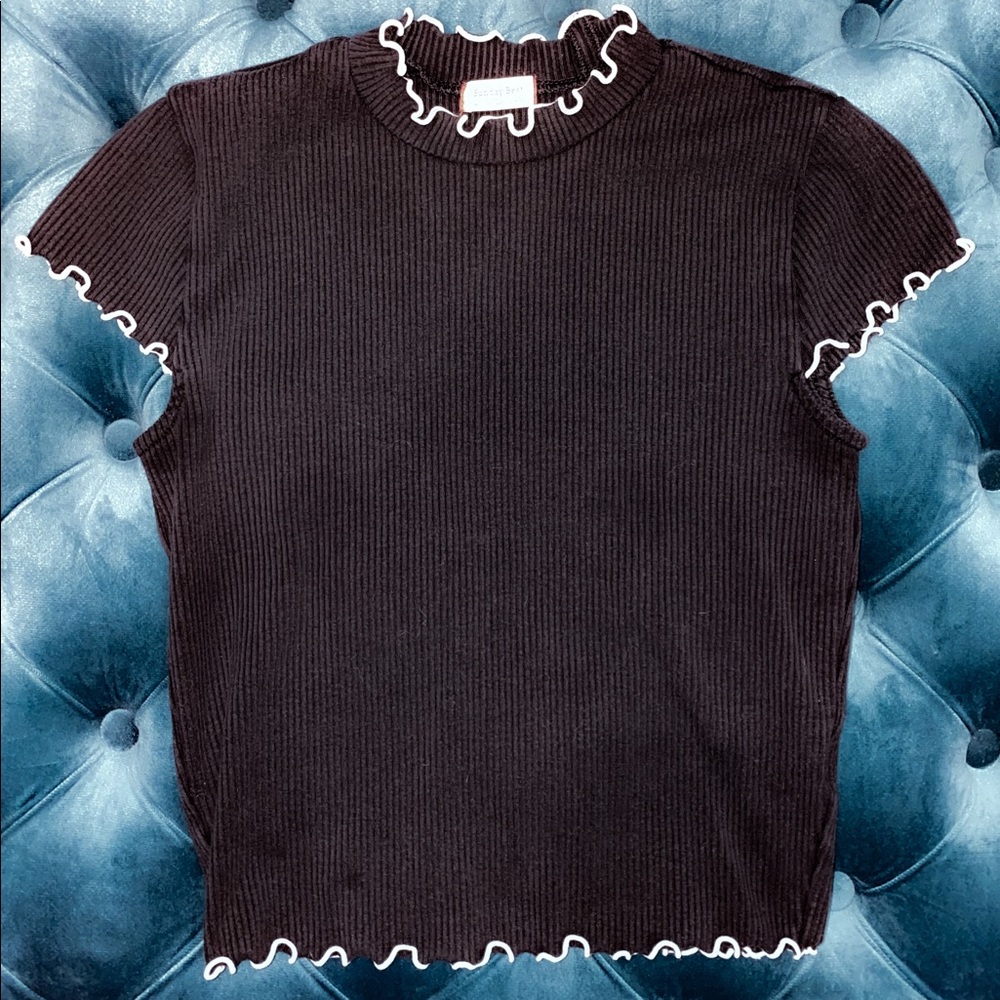 ⭐️ Aritzia Sunday Best Black & White Crowne Shirt